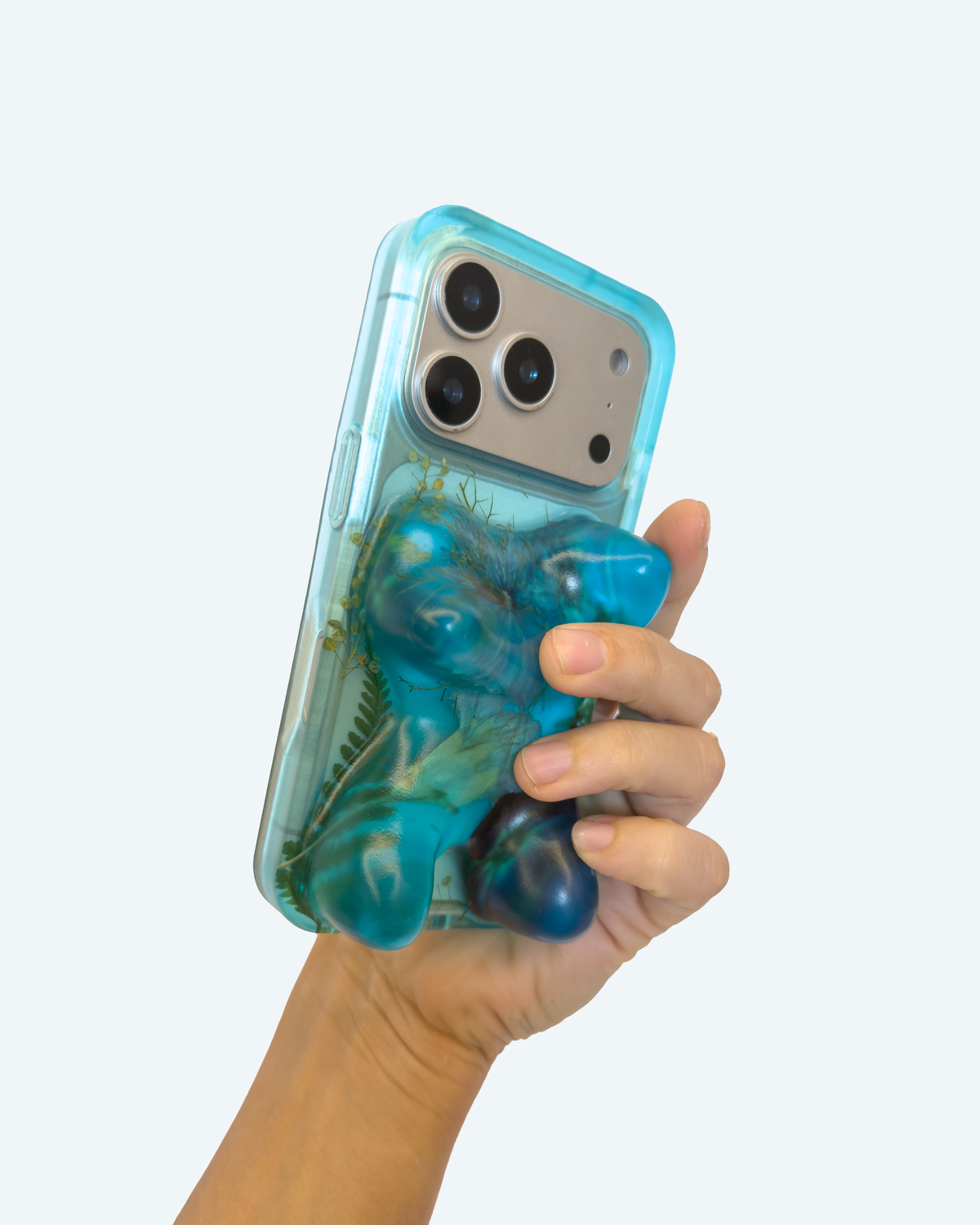 3d ergonomic phone cases designed as a grip, phone stand & protection. BAILEY HIKAWA 3d ergonomic phone cases designed as a grip, phone stand & protection. BAILEY HIKAWA