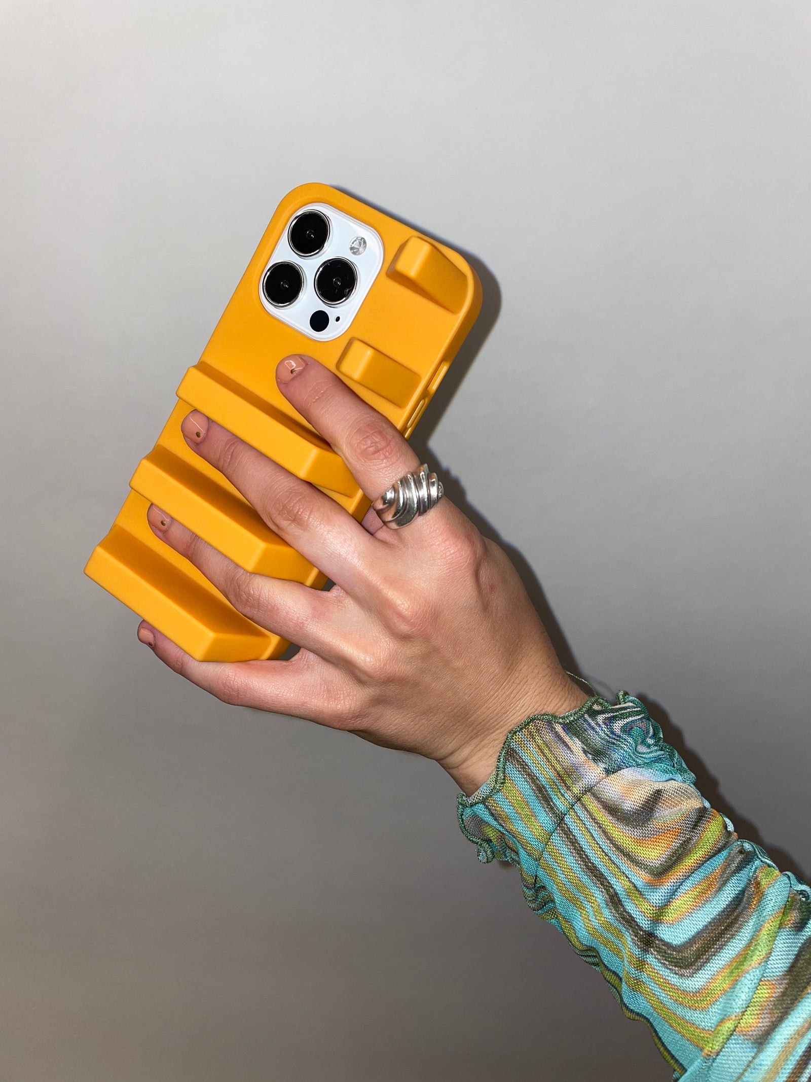 WAREHOUSE SALE: Geta Phone Case in Marigold – BAILEY HIKAWA