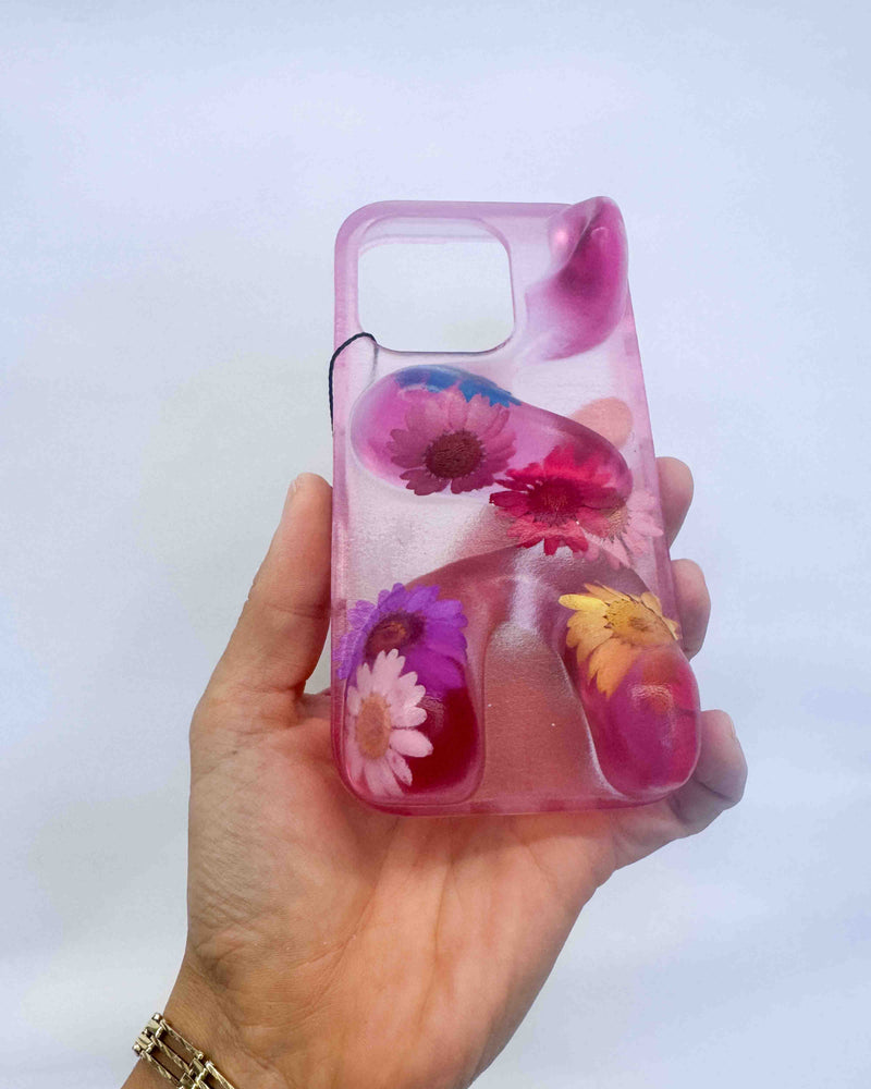 IMPERFECT: iPhone 16 Pro : Strawberry Flower (surface issue)