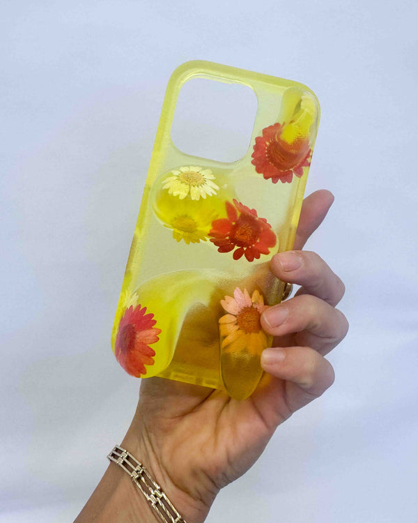 ARCHIVE: iPhone 16 Pro: Sunshine Flowers