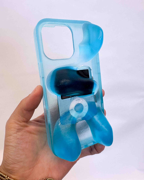 ARCHIVE: iPhone 16 Pro Max: BLUE IPOD IN BLUE ISHI