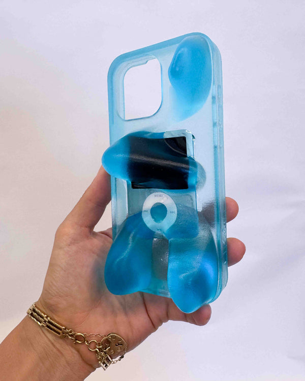 ARCHIVE: iPhone 16 Pro Max: BLUE IPOD IN BLUE ISHI