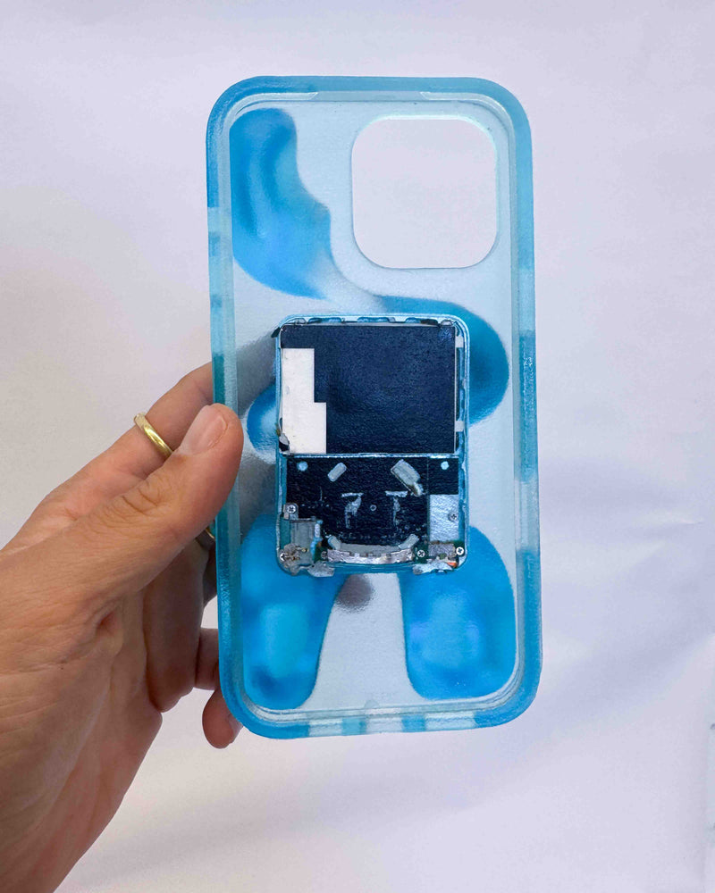 ARCHIVE: iPhone 16 Pro Max: BLUE IPOD IN BLUE ISHI